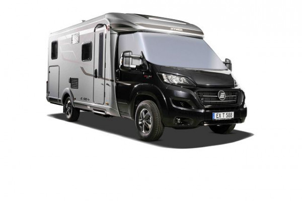 Hymer Wohnmobil mit Isolierung auf der Frontscheibe angebracht