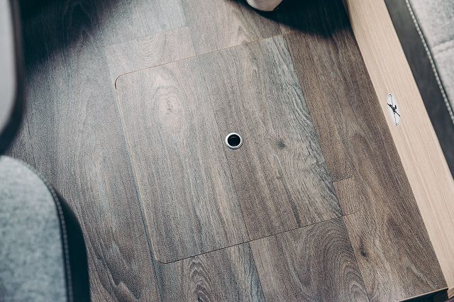 Sunlight Safe für Bodenstaufach im Bug incl. Anti-Rutsch-Matte