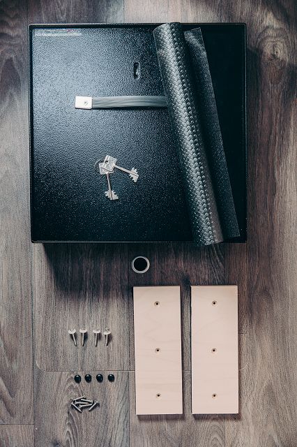 Sunlight Safe für Bodenstaufach im Bug incl. Anti-Rutsch-Matte