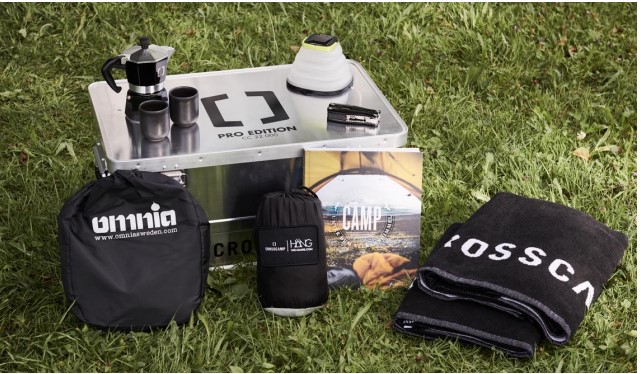 Starterbox Sonderedition inkl. Inhalt steht auf der Wiese. 