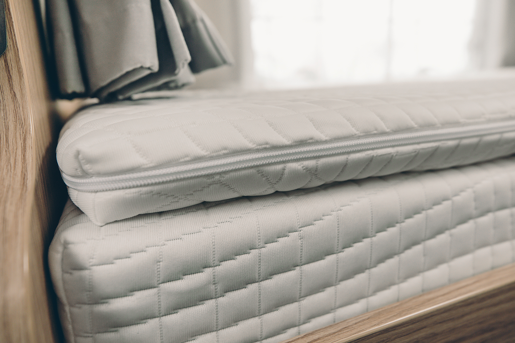 Sunlight Matrazentopper Alkoven Doppelbett / Französisches Bett